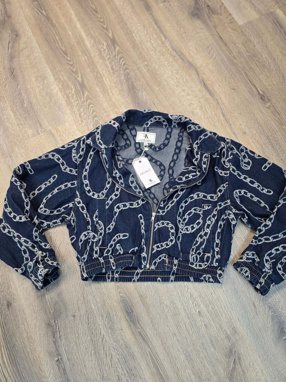 Flying Angel Chain Print Zip-Up Cropped Denim Jacket